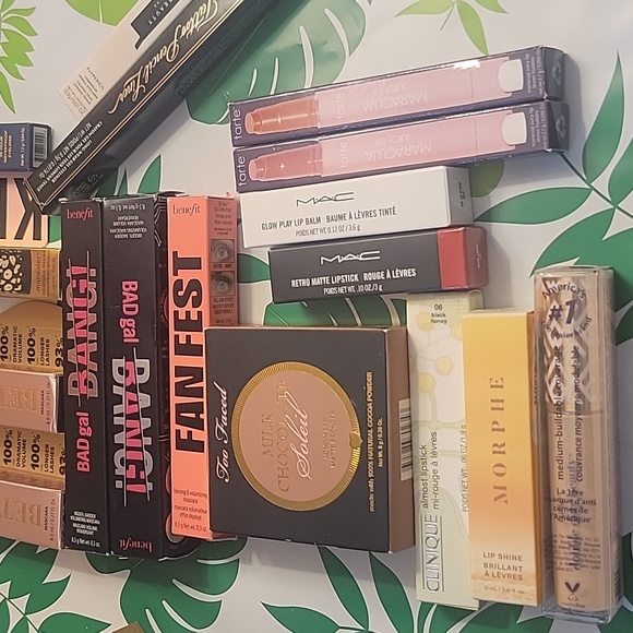 $500 + Worth of high end Makeup Bundle - Picture 7 of 8